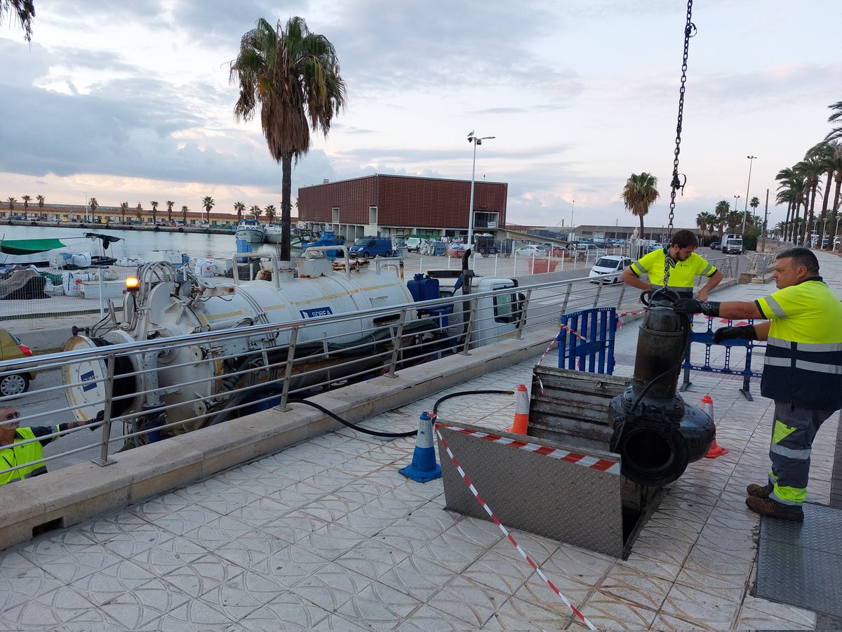 marruir2's tweet photo. Poniendo a punto las instalaciones del @Ajunt_Benicarlo para estar alerta ante lluvias torrenciales

El monstruo de las toallitas no descansa, no le deis de comer 👹 https://t.co/RwsEyX6nrn