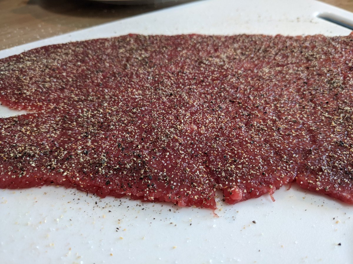 jerkyvore's tweet photo. Mediterranean sea salt, freshly ground black pepper and garlic powder.

What's a better mix of spices for beef jerky than that?

#beef #jerky #Jerkyvore #meateater #nosugar #carnivore #carnivorediet #keto #ketodiet #ketouk #beefjerky https://t.co/wUiK217Bb1