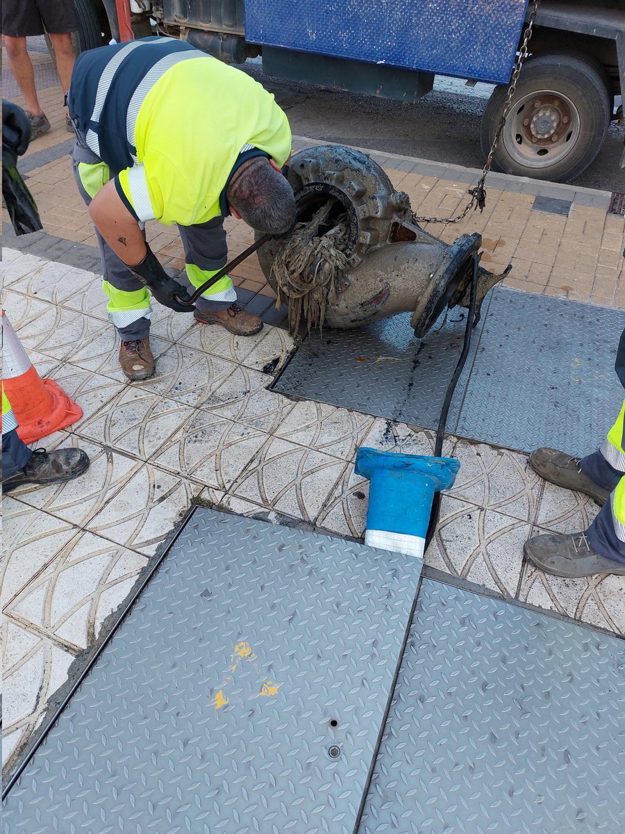 marruir2's tweet photo. Poniendo a punto las instalaciones del @Ajunt_Benicarlo para estar alerta ante lluvias torrenciales

El monstruo de las toallitas no descansa, no le deis de comer 👹 https://t.co/RwsEyX6nrn