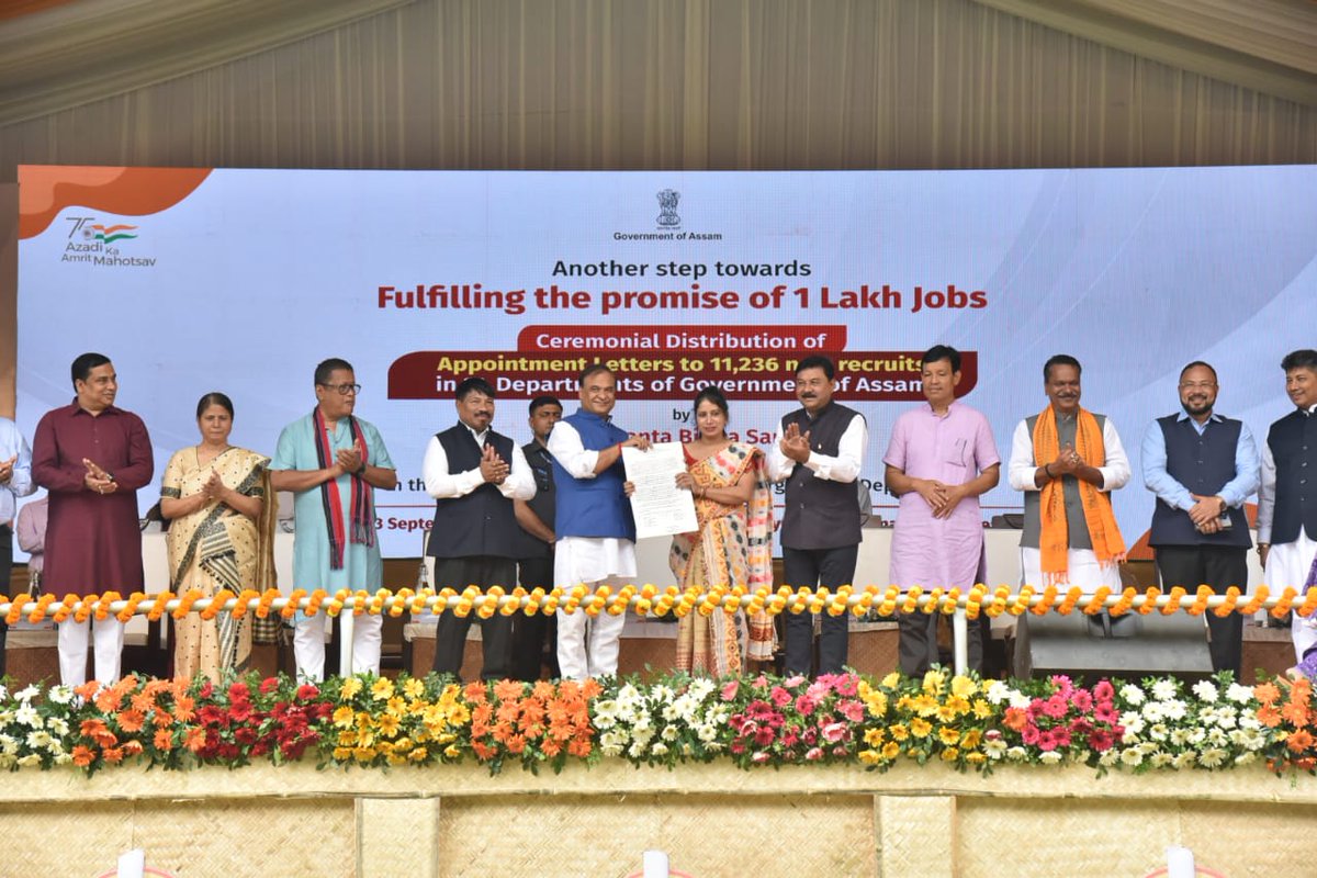 himantabiswa's tweet photo. As part of our commitment to provide Govt jobs to 1 lakh youth in our State, distributed appointment letters to 11,236 recruits in 24 depts.

We carried out the entire recruitment process purely on merit and in a transparent manner. My best wishes to all new appointees! https://t.co/IynLOgsBS1