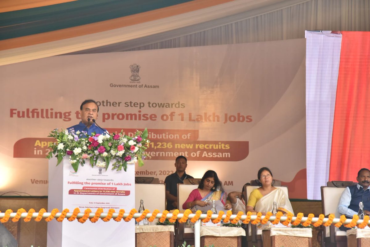 himantabiswa's tweet photo. Recruitment process for filling up 26,000 Class III &amp; IV posts has already started. Advertisement for 10,000 more posts will be published soon &amp; steps will be taken for self-employment of 2 lakh youth.

Urge the new recruits to work with dedication &amp; help in fighting corruption. https://t.co/Yx1nx9scSR