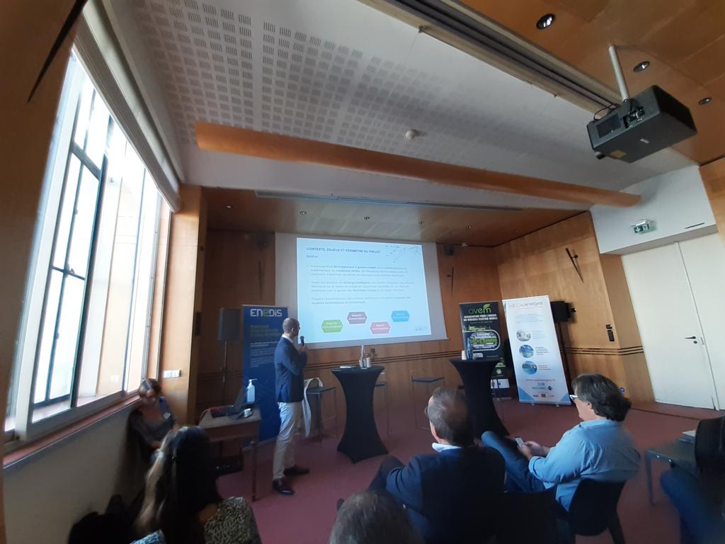PierreHenryM's tweet photo. Présentation du projet aVEnir @enedis au Club Solaire Métropolitain @AMPMetropole pour clôturer en beauté une dense #mobilityweek ! https://t.co/6uen5TGT9y