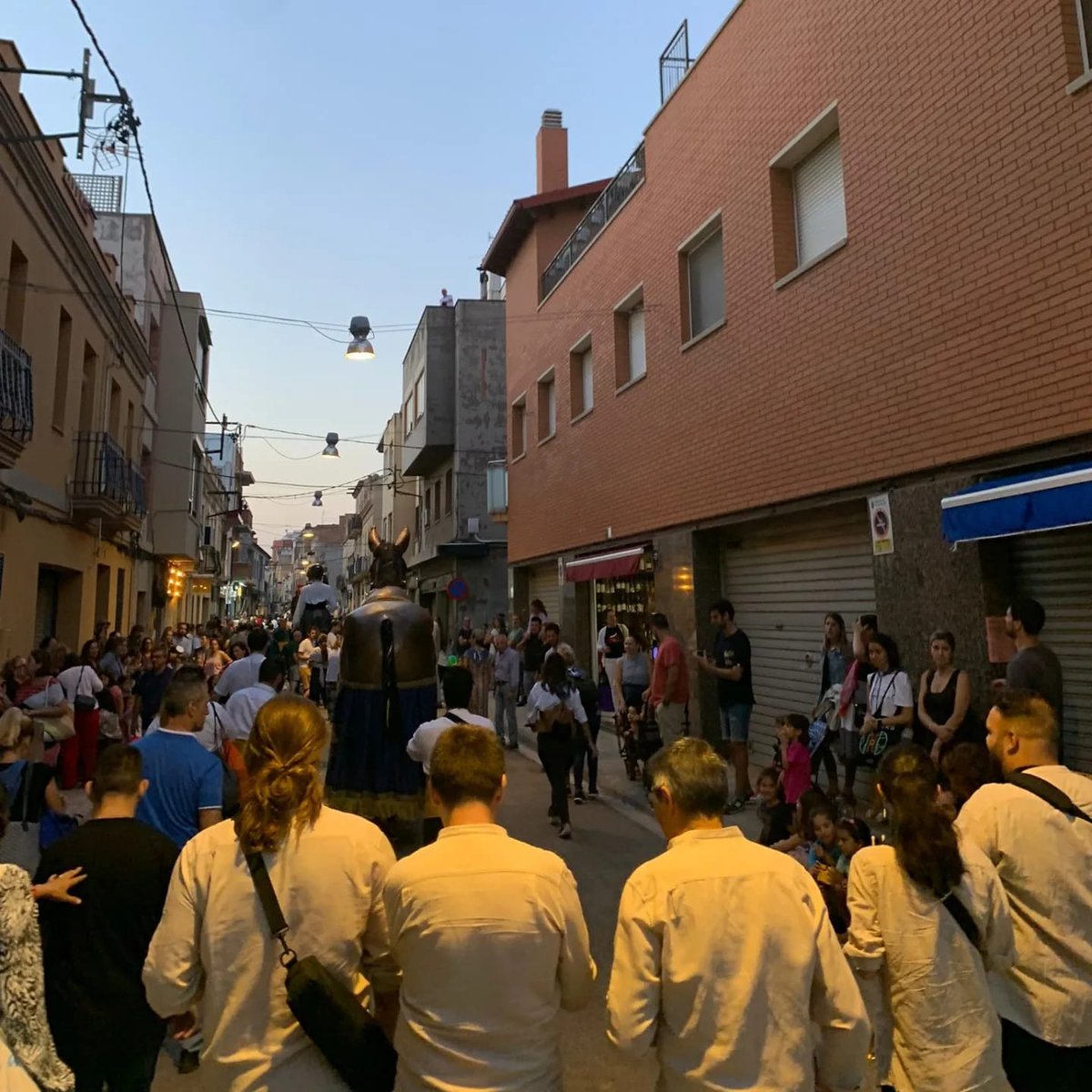 Grallarriga's tweet photo. Ahir vam tornar als carrers acompanyant a la més xamosa i la més galana: la @mulassadelprat

Tot un honor posar la música durant la Cercavila d'Inici de tot el seguici festiu de la ciutat!

Molt bona Festa Major pratenques i pratencs! https://t.co/S5KQfGqWiq