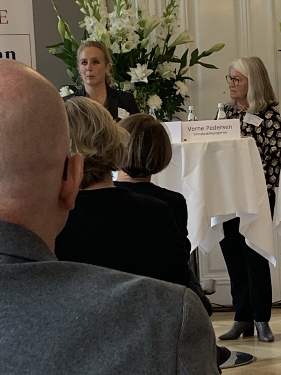 crjosefsen's tweet photo. Kan man gennemføre udredninger på gaden? Til dem som ikke kan komme til det etablerede sundhedsvæsen, spørger formand for rådet for socialt udsatte @Kira West #Topmøde10årsplan #dkpol #sundpol #TiÅrsPlan https://t.co/nkQtnfAk3A