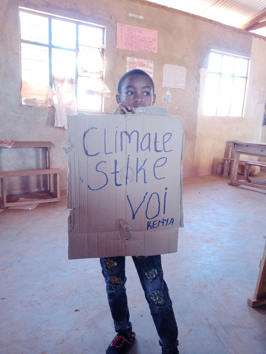fridays_kenya's tweet photo. It is absolutely unfair that we are reeling from the effects of the climate crisis when our carbon emissions are negligible. Cut the crap, we want climate reparations. Loss and damage #FFFKE #COP27 #PeopleNotProfit https://t.co/owPb8vZh8Y