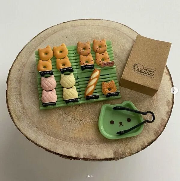 「本物のパンみたいでおいしそう! カプセルトイ「にゃんこパン屋さん2」のリアルさに」|ごる猫 Σ(っ=ΦωΦ)っのイラスト