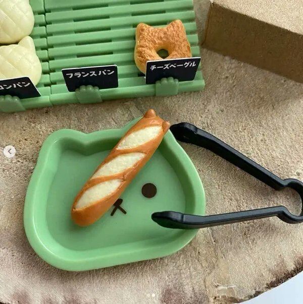 「本物のパンみたいでおいしそう! カプセルトイ「にゃんこパン屋さん2」のリアルさに」|ごる猫 Σ(っ=ΦωΦ)っのイラスト