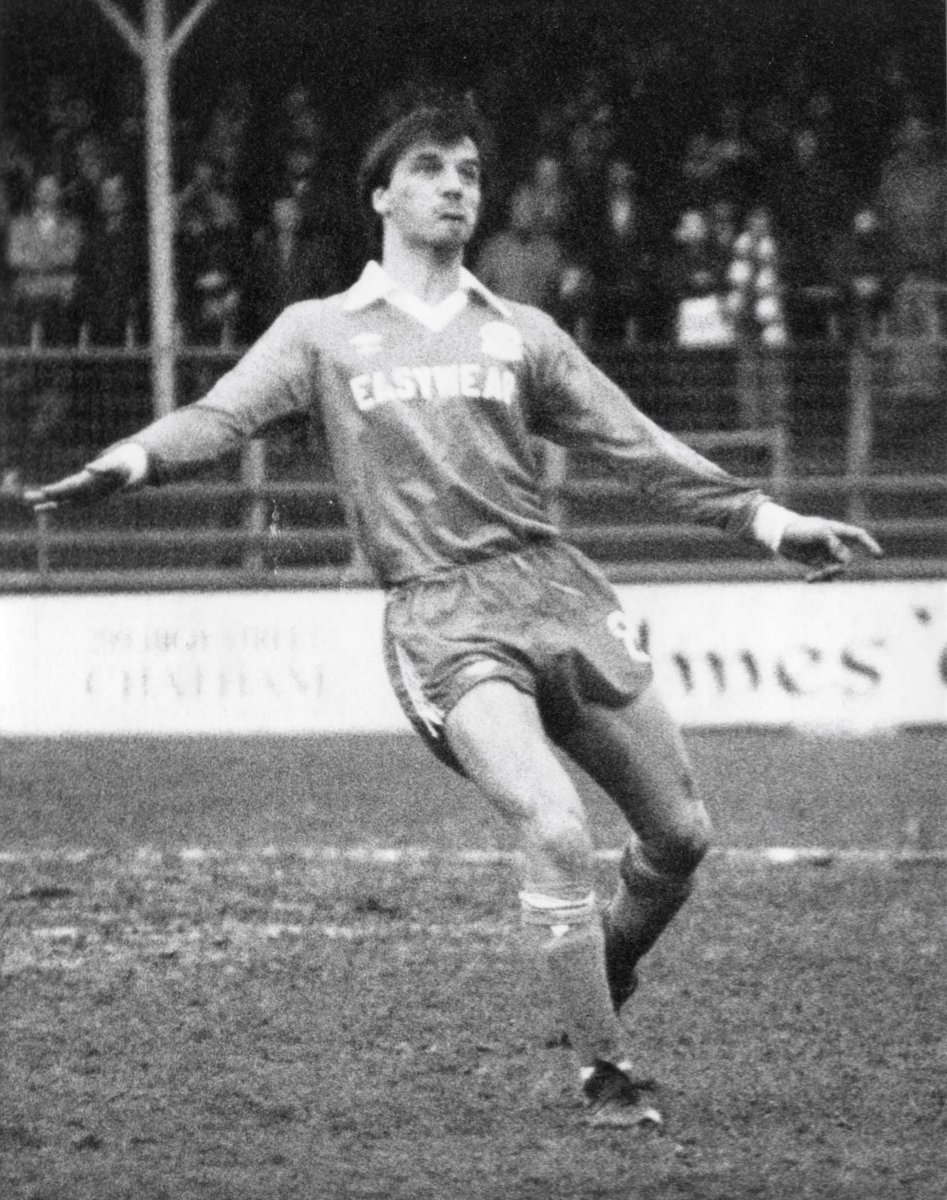 BFC_ExPlayers's tweet photo. Happy 61st Birthday today to former Pool full-back .... Andy Brockbank
Hope you have a great day Andy !
πππβ½οΈππ¦πΊ
#FierceCompetitor
#LovedATackle https://t.co/HOFyj6Gwq0