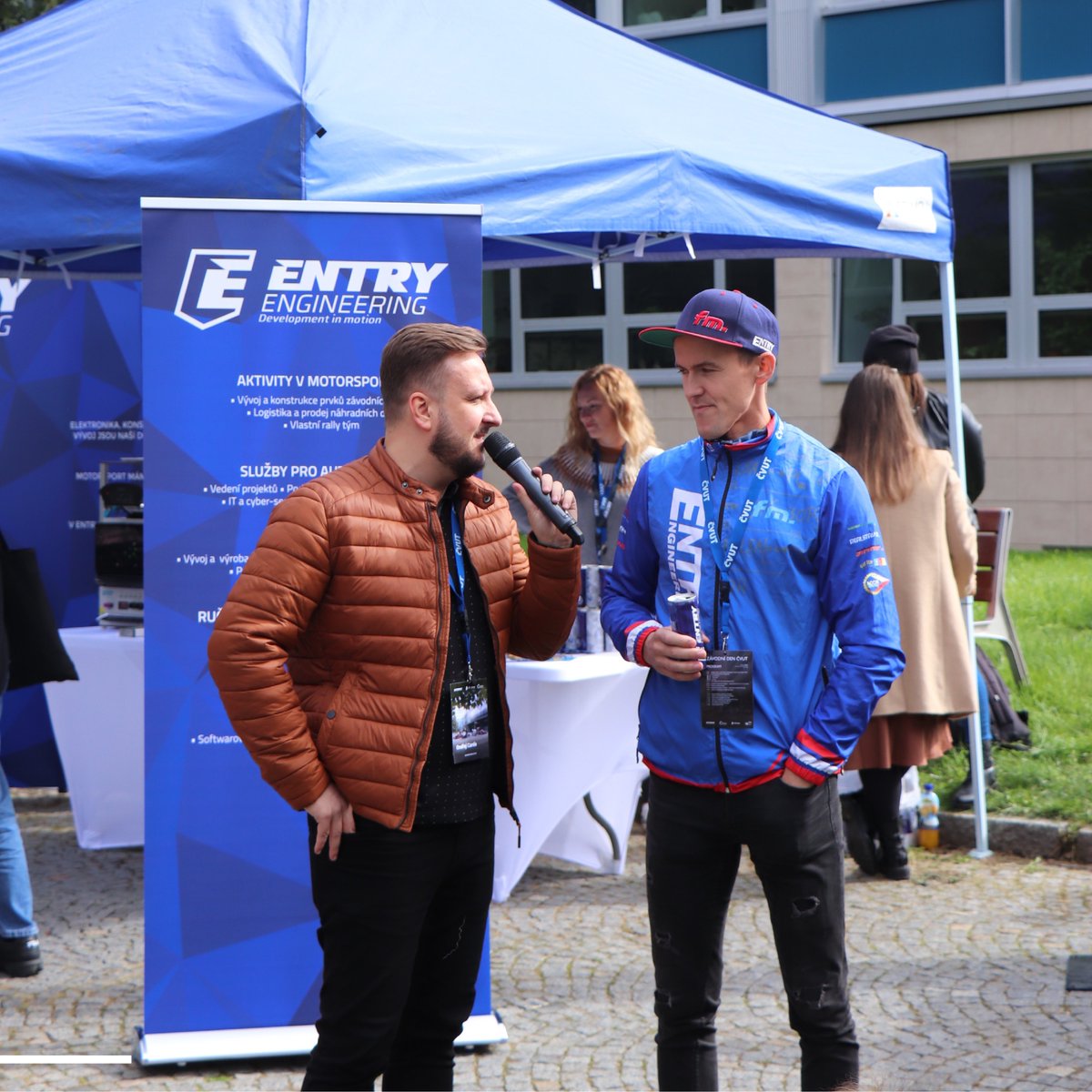 EntryTechNews's tweet photo. ZÁVODNÍ DEN ČVUT 2022! 🏁
21.9. Se konal další ročník Závodního dne ČVUT, kde se v exhibičních jízdách představily studentské týmy se svými monoposty. Součástí celé akce byl i náš společný stánek se SIGMA a Filipem Marešem! 🏎
#EntryEngineering #ZavodníDenČVUT #FormulaStudent https://t.co/93s5ujOGKj