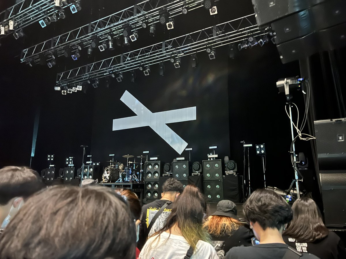 Marn0024's tweet photo. コロナが流行ってから、初めてのライブ！
久しぶりにアタマ振ろっ https://t.co/cYwxoSsu0d