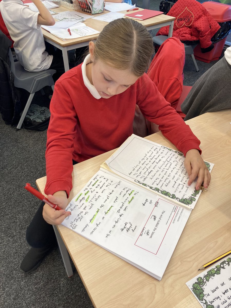 MissSmithLKS2Y3's tweet photo. This morning we have been finishing our publishing before our trip. #beautifulhandwriting #rainforestdescription https://t.co/Tk3NED4VYB