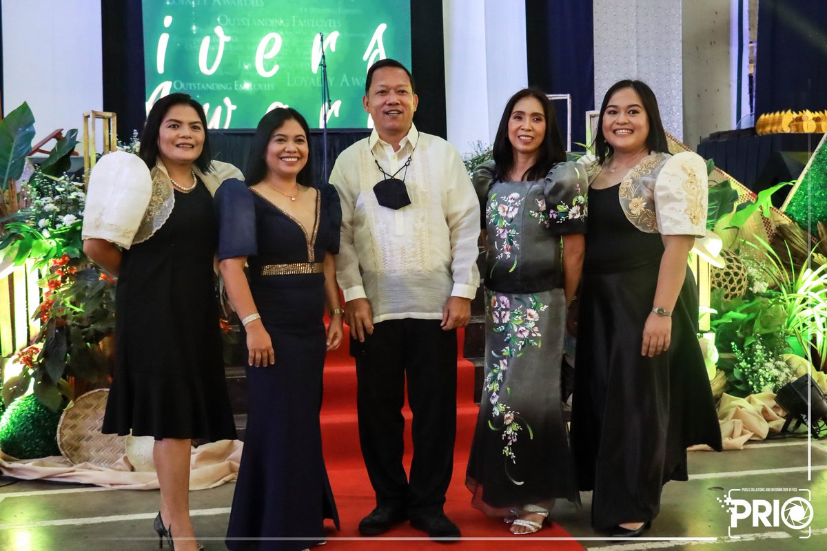CMUofficial's tweet photo. 𝗖𝗠𝗨 𝟭𝟭𝟮𝘁𝗵 𝗙𝗼𝘂𝗻𝗱𝗶𝗻𝗴 𝗔𝗻𝗻𝗶𝘃𝗲𝗿𝘀𝗮𝗿𝘆 𝗮𝗻𝗱 𝗔𝗹𝘂𝗺𝗻𝗶 𝗛𝗼𝗺𝗲𝗰𝗼𝗺𝗶𝗻𝗴 - University Awards 2022 💫✨

MORE PHOTOS HERE: https://t.co/f2uYVpv588

#at112
#cmufoundinganniversary
#cmuaai
#universityawards
#outstandingemployee
#loyaltyawardees https://t.co/16ULDRtFsS