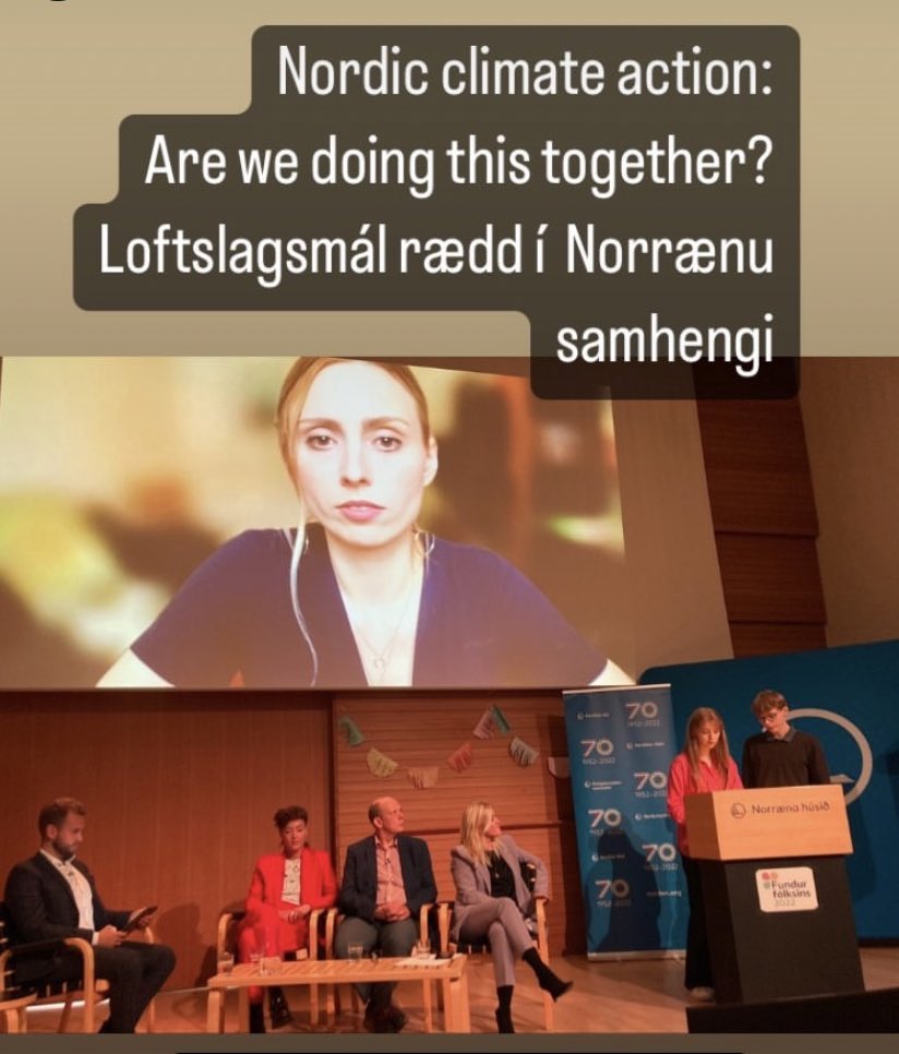 Zoom-pallborð eða hunger games? Það dugar ekkert minna en risaskjár fyrir okkur Anya Taylor-Jay