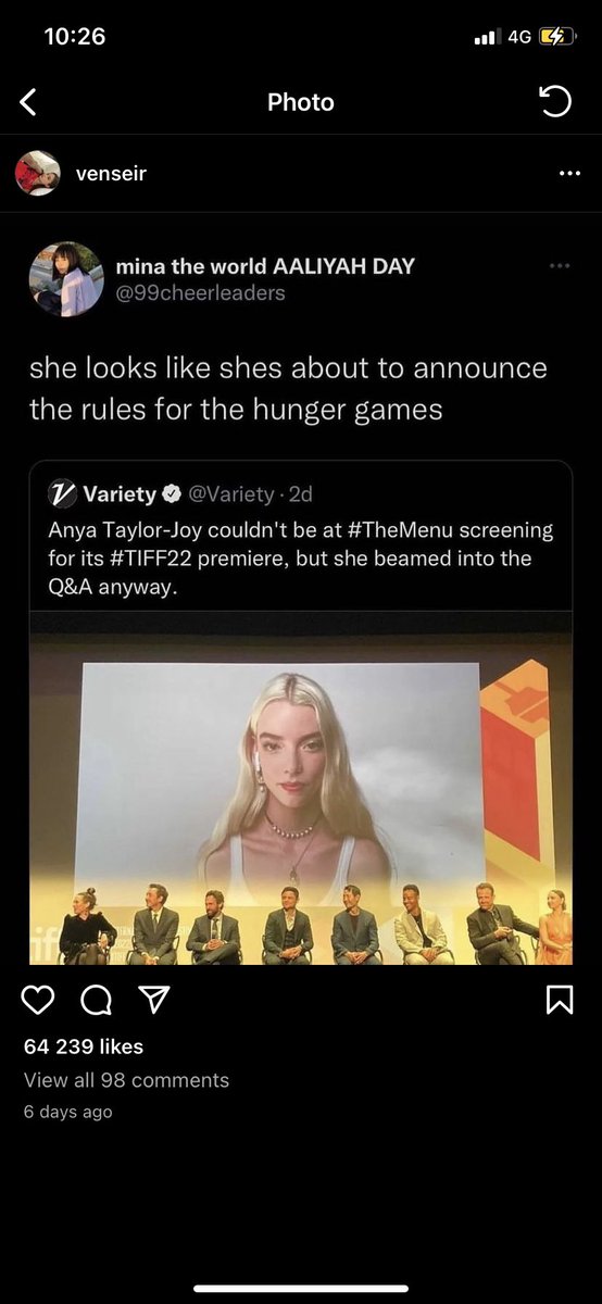 EvaDavids's tweet photo. Zoom-pallborð eða hunger games? Það dugar ekkert minna en risaskjár fyrir okkur Anya Taylor-Jay https://t.co/xFxLOPuRrD