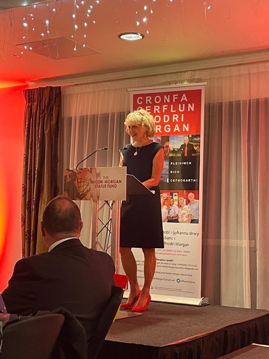 Ein Is-ganghellor, Maria Hinfelaar yn siarad yng nghinio <a href="/RhodriStatue/">Rhodri Morgan Statue Fund</a> neithiwr a gynhaliwyd gan <a href="/PrifWeinidog/">Eluned Morgan</a>.

Mae PGW yn falch o fod wedi bod yn brif noddwr y digwyddiad, i godi arian ar gyfer cerflun i ddathlu cyfraniad hanesyddol Rhodri Morgan i Gynulliad Cenedlaethol Cymru.