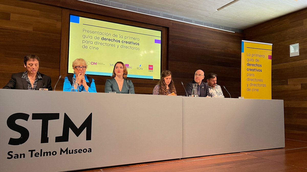 film_madrid's tweet image. 📣 Hoy nos encontramos en @sansebastianfes en la presentación del libro: "La primera guía de derechos creativos para directores y directoras de #cine" de @acciondiretorx 🎬
🤝 Cuenta con apoyo de @CulturaCMadrid @SgaeAudiovisual @DAMAUTOR y #ECAV