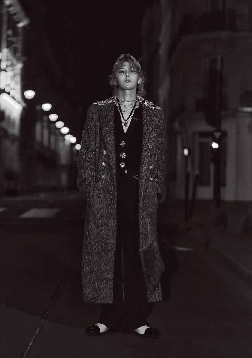 voguejp's tweet photo. 「シャネルへの憧れが、ファッションを勉強したいという気持ちの原動力になりました。ファッションはその人を表現する、独自の言語になり得ます」

G-DRAGONのインタビュー、全文公開。 https://t.co/lU5XoAiUjI https://t.co/IIc3mXnDYE