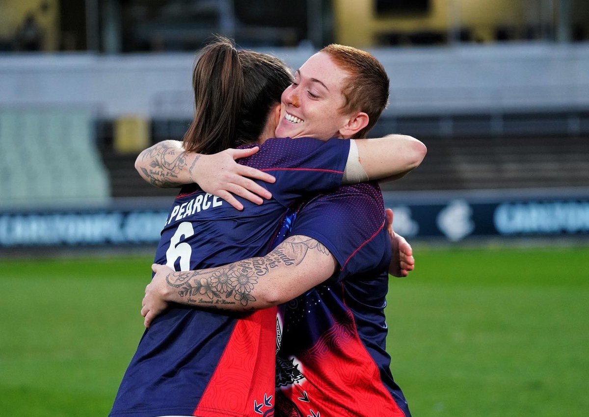 MelbourneAFLW's tweet photo. A hug + jumper preso from the skipper. ❤️ 

#DemonSpirit | #AFLWBluesDees https://t.co/cT4kzVKnel