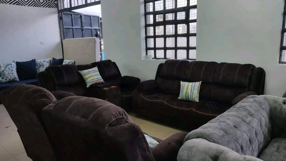 davies_sofa's tweet photo. @NortonMann @__Mutuku classy comfy sofas, perfect for your living room, visit our showroom in Roysambu near Thika road footbridge ☎️ 0724160126 FREE DELIVERY WITHIN NAIROBI 📍 https://t.co/HyKcXkqGSb https://t.co/xZUxTnZrqR