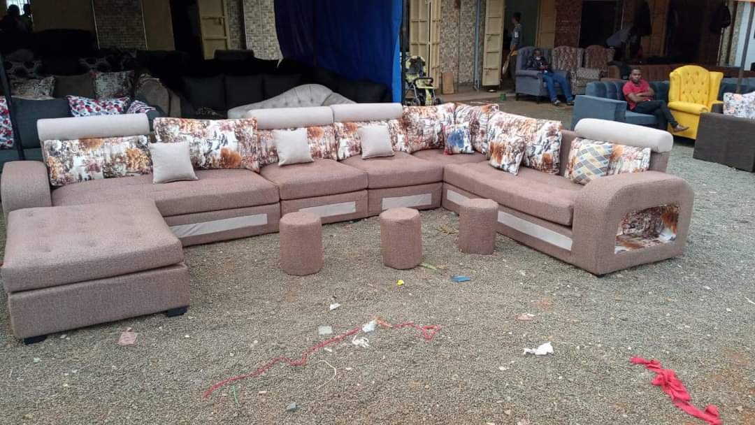 davies_sofa's tweet photo. @NortonMann @__Mutuku classy comfy sofas, perfect for your living room, visit our showroom in Roysambu near Thika road footbridge ☎️ 0724160126 FREE DELIVERY WITHIN NAIROBI 📍 https://t.co/HyKcXkqGSb https://t.co/xZUxTnZrqR