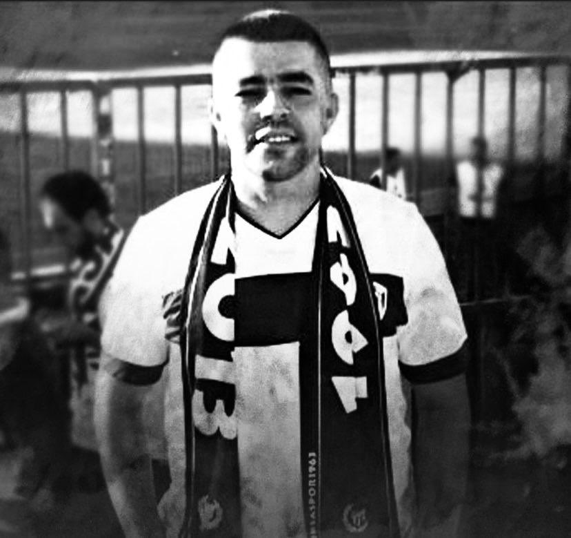 BesiktasAddicts's tweet photo. Bursaspor tribünlerinden Raif Balkan’ın vefat ettiği haberini üzüntüyle öğrenmiş bulunmaktayız. Merhuma Allah’tan rahmet, Bursaspor tribünlerine başsağlığı dileriz.
@maratonplatform https://t.co/tUdxSOCnCJ