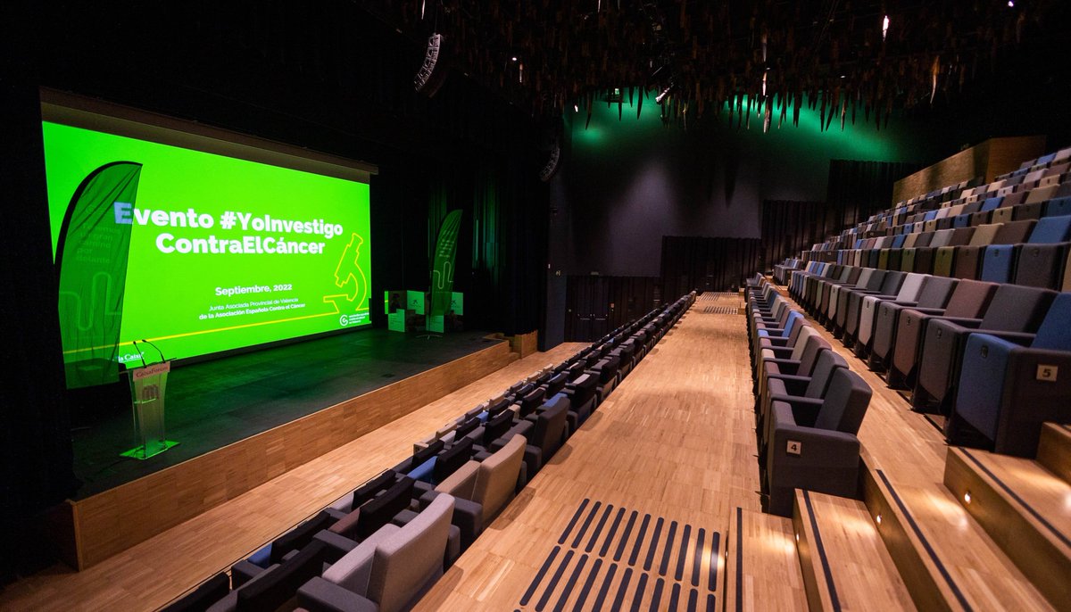 ContraCancerVAL's tweet photo. 🟢 Ayer celebramos en el @CaixaForum de València #YoInvestigoContraElCáncer, un punto de encuentro entre la comunidad científica y la ciudadanía para dar a conocer los proyectos científicos más punteros y apoyar a la cantera de investigadores valencianos. ¡Sigue el hilo! https://t.co/dgpDplW6Sb