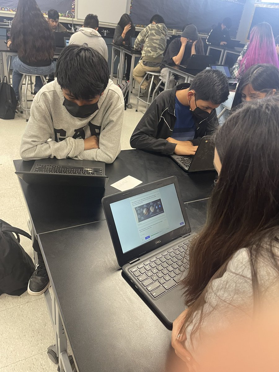 It’s happening at Vista Verde Middle School! Our students are working hard in their classes as we approach the end of September. Keep it up! 💚🐻 @DesantosVNorma @zjgalvan @LCortezGUSD @GUSDFACE #ProudtobeGUSD