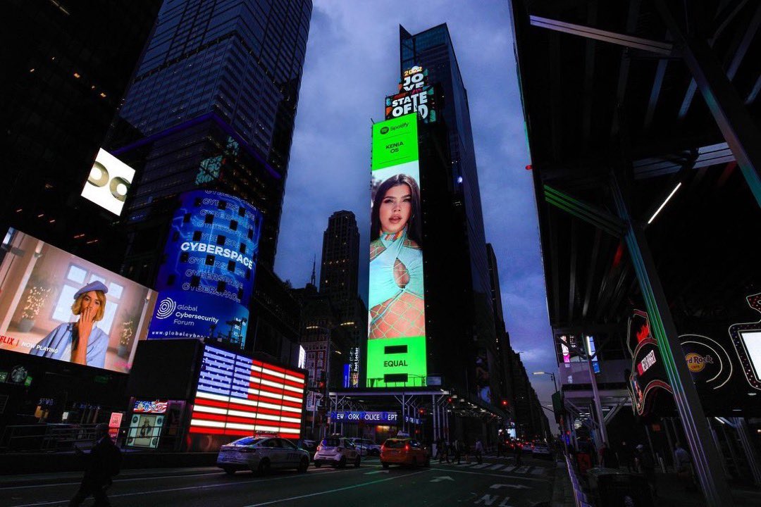 sonymusicmexico's tweet photo. No pueden ni imaginar lo que siento al ver a @keniaos en el Times Square 🥹❤️👏🏻 Soy la tía sony más feliz de todo el mundo👏🏻👏🏻 
Esto es un gran ejemplo de lo que es luchar por tus sueños ¡JAMÁS LO OLVIDEN!🤩🫶🏻 #Keninis #KeniaOs https://t.co/Qpc2WdNF05