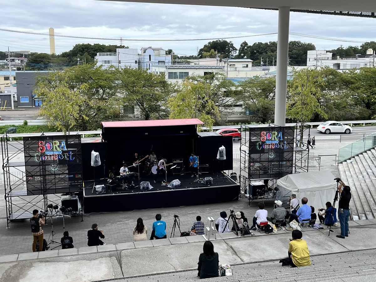 SORACONCERT's tweet photo. 【SORAコンサート開催中！】
何とか雨も降らずにスタートしました！
曇り空ですが、皆さん素晴らしい演奏を見せて頂いてます！
当日券もございますので、ご都合の良い方は是非お待ちしております！ https://t.co/WPf8RXDbxg