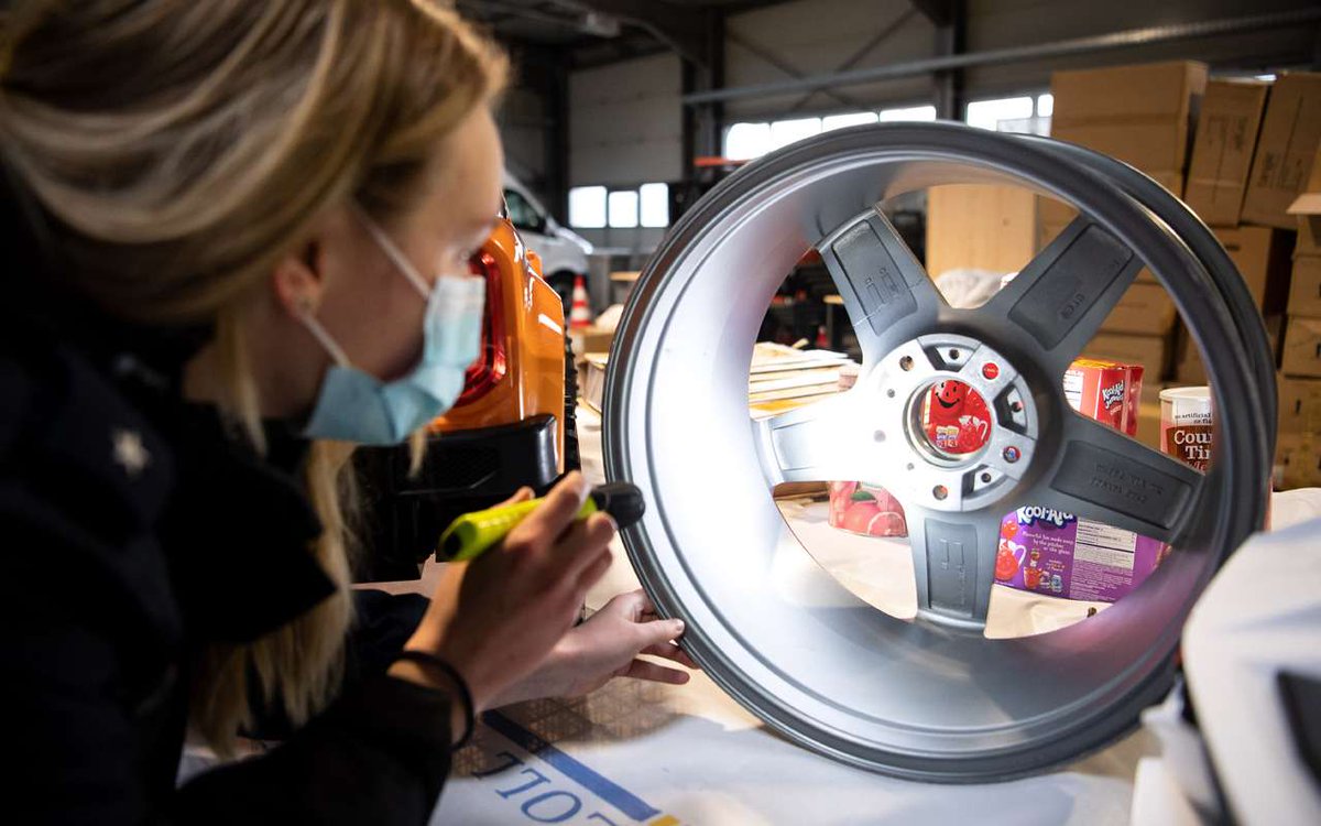 На авторынке появились небезопасные поддельные запчасти 

Первые страницы поисковиков кишат контрафактом, отмечает эксперт.

zr.ru/a/936600/