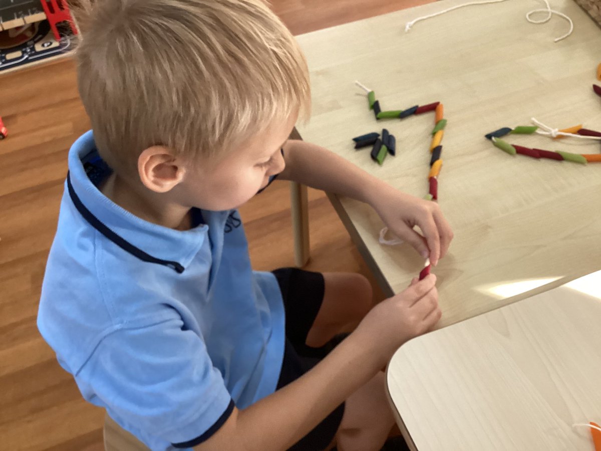 JESSPrimaryFS1's tweet photo. Our FS1 children have been busy developing the muscle control and concentration they need to master many precision finger and hand movements, in lots of fun and different ways. #JESSPriLearningEnvironments @JESSPrimaryFS1 https://t.co/mnC4iXGZke