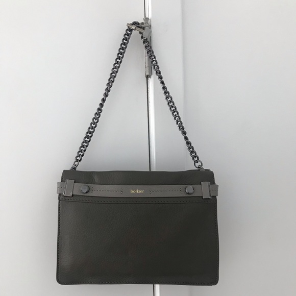 mckenziewestmor's tweet photo. So good I had to share! Check out all the items I'm loving on @Poshmarkapp #poshmark #fashion #style #shopmycloset #forever21 #botkier #zara: https://t.co/AYfLz1uLXD https://t.co/boPY5yFAvz