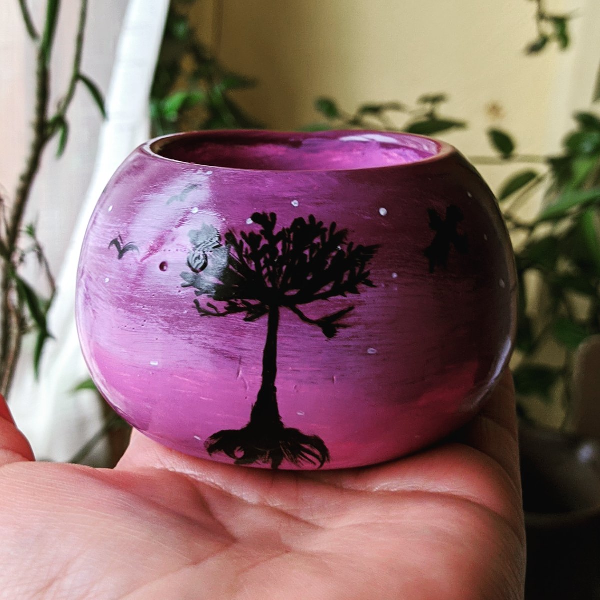 Mandirena_'s tweet photo. Diseños propios fondo difuminado con araucaria ❤️🤗

#Temuco #Araucania #handmade #suculenta #macetero https://t.co/3X9Gio9Kdn