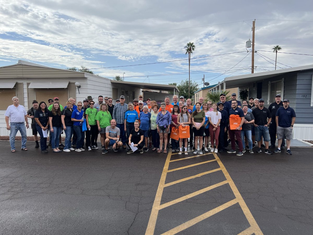 GPsharkz's tweet photo. Team Depot time! D66 and Pro team Jamie Carter and Cory Zuganelis working with Mesa Fire Department/other volunteers to outfit a senior citizen community with grab bars/smoke alarms . #d66proud #TeamDepot #GivingBack @D66Celest @TeamDepot_Ryan @d66mapm @BrentBareTHD @CodydayHD https://t.co/XVyJLTgFbb