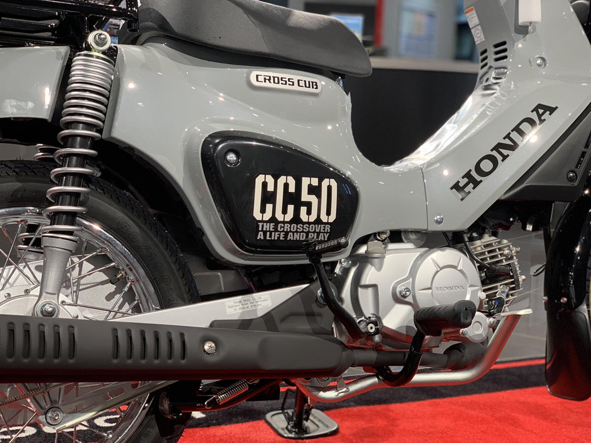 z49Vevxm3VhWa6F's tweet photo. 即納可能車両のご案内です！
『クロスカブ50　パールディープマッドグレー』

街乗りも！アウトドアも！楽しむ方の頼もしい相棒！
現車限りとなりますので、気になる方はお早めに!!
#ホンダドリーム横浜戸塚　
#hondadream横浜戸塚
#ホンダドリーム新横浜
#hondadream新横浜
#crosscub50
#ｱｳﾄﾄﾞｱ https://t.co/izw6ulpvcT