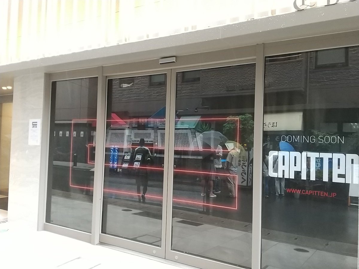 kobe_machiguide's tweet photo. イニエスタのフットボールブランド「キャピテン（CAPITTEN）」が神戸国際会館の南側路地、イニエスタがアンバサダーのスニーカーブランド「ミカクス」跡にオープン予定！？スタッフ募集中です。 https://t.co/ohuzLjzxyL