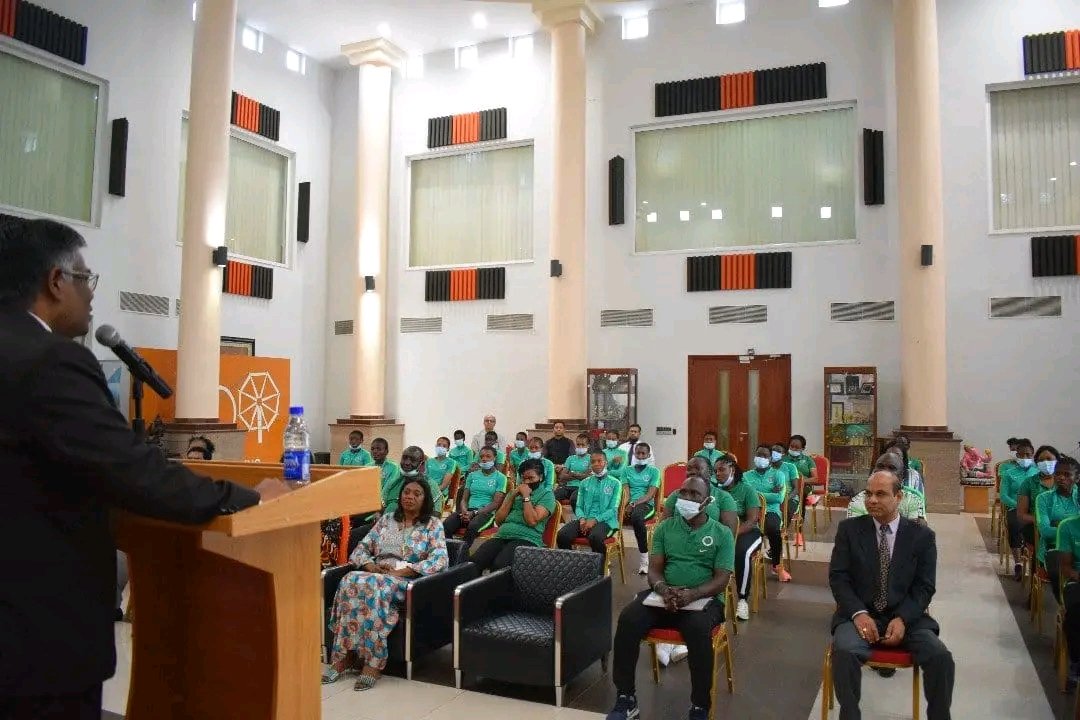 OlamiYussuff2's tweet photo. Indian High Commissioner to Nigeria, Gangaharan Balasubramanian received the Nigeria U-17 Women's national football team (Flamingos) yesterday in Abuja ahead of India 2022 FIFA U-17 Women's World Cup scheduled to hold 11th October to 30th October.

#SoarFlamingos #U17WWC #India22 https://t.co/qNgsyAO312