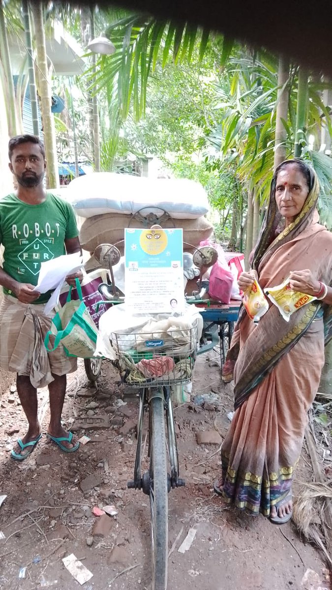 wbdfs's tweet photo. Distribution of Festive Items is going on under Duare Ration in North 24 Parganas district.
#KhadyaSathi
#WestBengal
#FestiveItems
#EgiyeBangla
@egiye_bangla https://t.co/bxqbz1TsMU