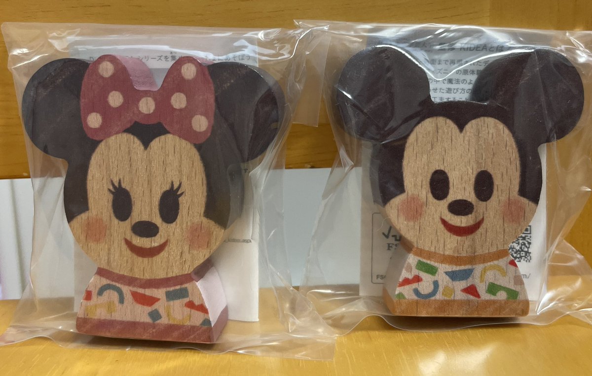 eichelazu's tweet photo. ユニクロのキディアのパジャマ可愛すぎて買いに行ったらくれた♥️
チビら興味なし！そこら辺へほられてたからメルカリさんへ〜
この2つとミッキー単品でパジャマ2セットタダになる金額で売れたー!!!!
最強!! https://t.co/LWcOc8zlnv