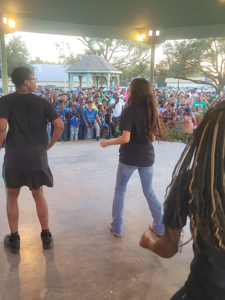 HHS First Class Steppers (@hhsfirstclass) on Twitter photo 