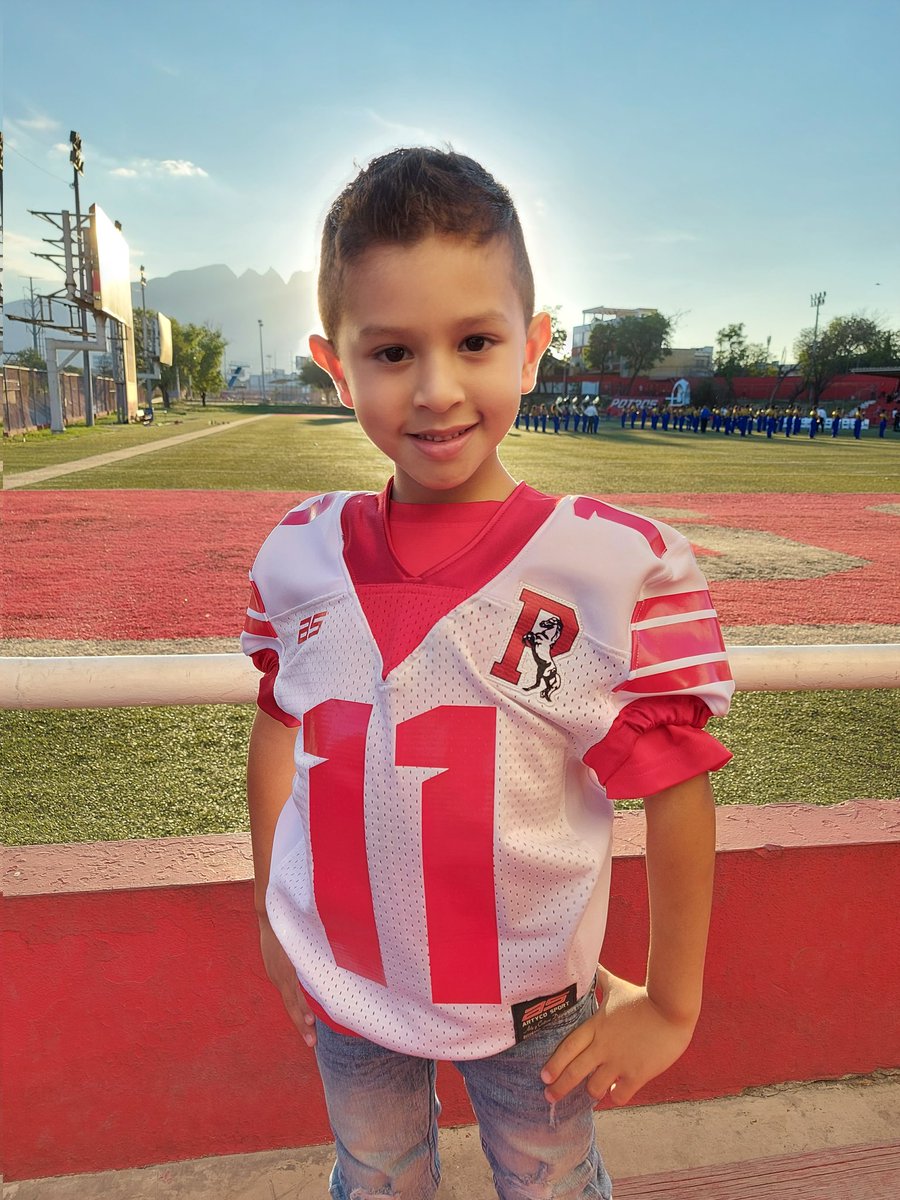 kariscoche's tweet photo. Opening Day!🏈❤️🤍 #GoPotros #Ofensiva https://t.co/05uHEgfwGO