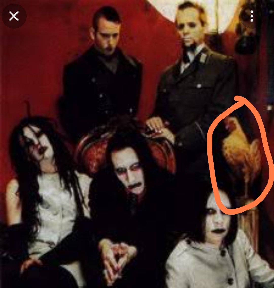 mametmonster's tweet image. kata temen sd w dulu grindcore itu merlin menson, dan ayam itu adala simbol grindcore, cmn gegara doi ngeliat poto ini 
#preinternet