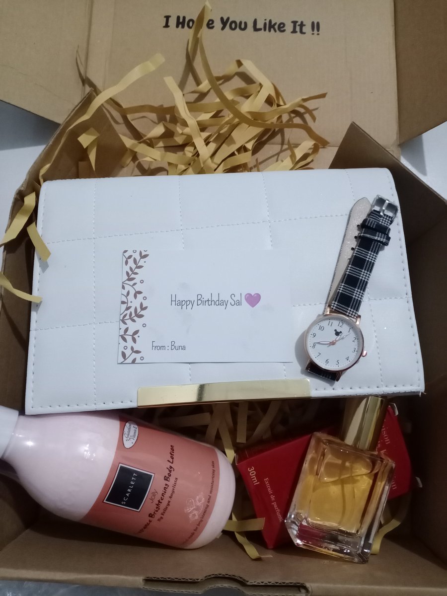 bunaaa <a href="/prctiu/">Buna♡</a> makasih banyakk kiriman kadonya🥰💚 kaget bgt tbtb ada paket dateng padahal gak mesen apa2😭