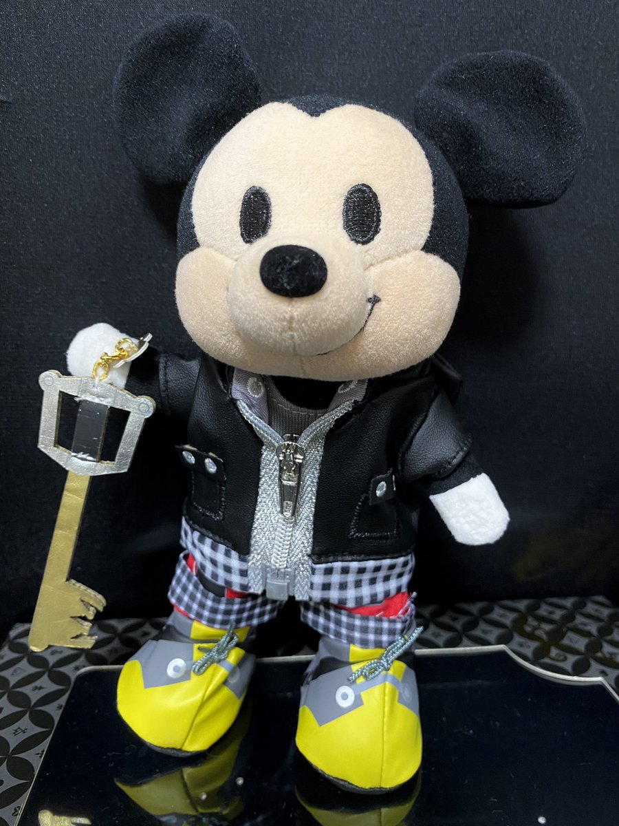Candy7051028's tweet photo. ディズニーストアで、キングダムハーツ20周年　muiMOs用コスチューム見つけた😊うちのミッキーに着せてみた💖　王様😍
#ディズニーストア #キングダムハーツ https://t.co/xFaaQqwDIL