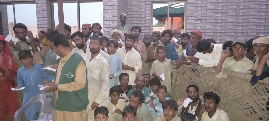 DrAliahaider's tweet photo. Yesterday v had medical camp at chandni chowk sohbatpur Balochistan, v checked more than 800 patients , 80% were suffering from malaria n from skin diseases. Villages vr under flood water and it took us 4.5hrs to reach dere frm jacobabd. 
Support n donate 
#FloodsInPakistan https://t.co/XTj1xHUWfQ