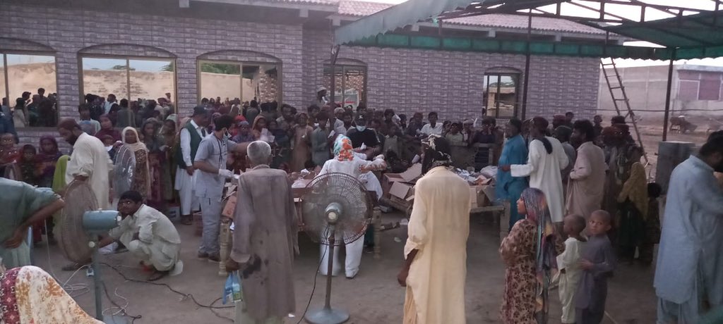 DrAliahaider's tweet photo. Yesterday v had medical camp at chandni chowk sohbatpur Balochistan, v checked more than 800 patients , 80% were suffering from malaria n from skin diseases. Villages vr under flood water and it took us 4.5hrs to reach dere frm jacobabd. 
Support n donate 
#FloodsInPakistan https://t.co/XTj1xHUWfQ