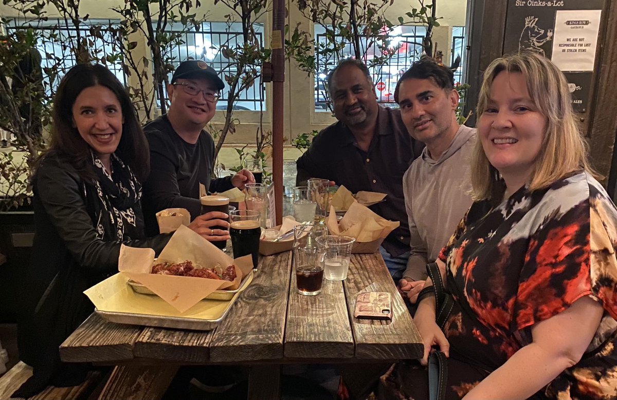 MirRomeroMD's tweet photo. Ex USC (and 1 current) Body Radiology Happy hour. Celebrating a great week! ⁦@WhangMD⁩ ⁦@DrBritt_Runs⁩ ⁦@USCRadiomics⁩ ⁦@RadiologyUSC⁩ ⁦@ImagingUsc⁩ https://t.co/B1J9MHXsUW