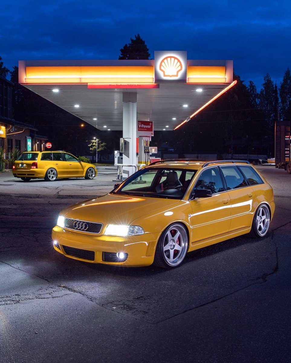 🌆 RS4

#Audi #AudiRS4 #b5RS4 #quattro #AudiSport #Stance #DubLife