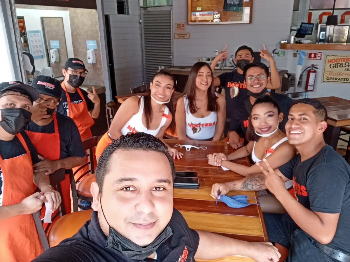 G_gustavo_Ch's tweet photo. Ya terminamos... Pero así empezamos el día #HootersCozumel https://t.co/MlsXjk3j4l