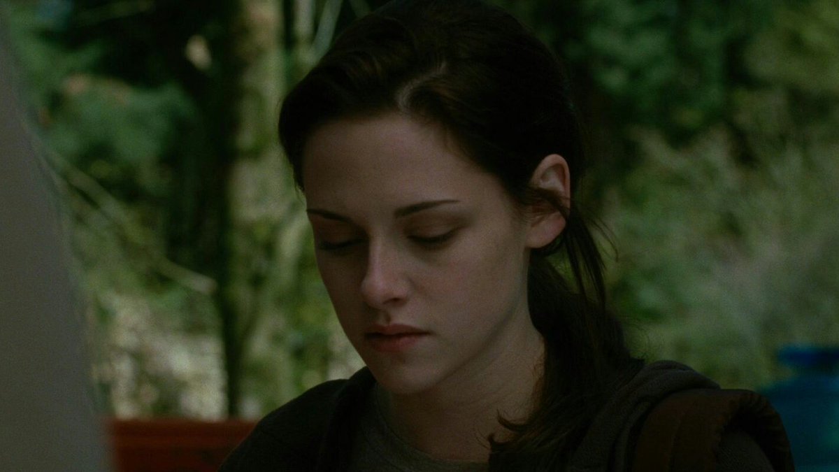 archivetwilight's tweet image. sad girl fall